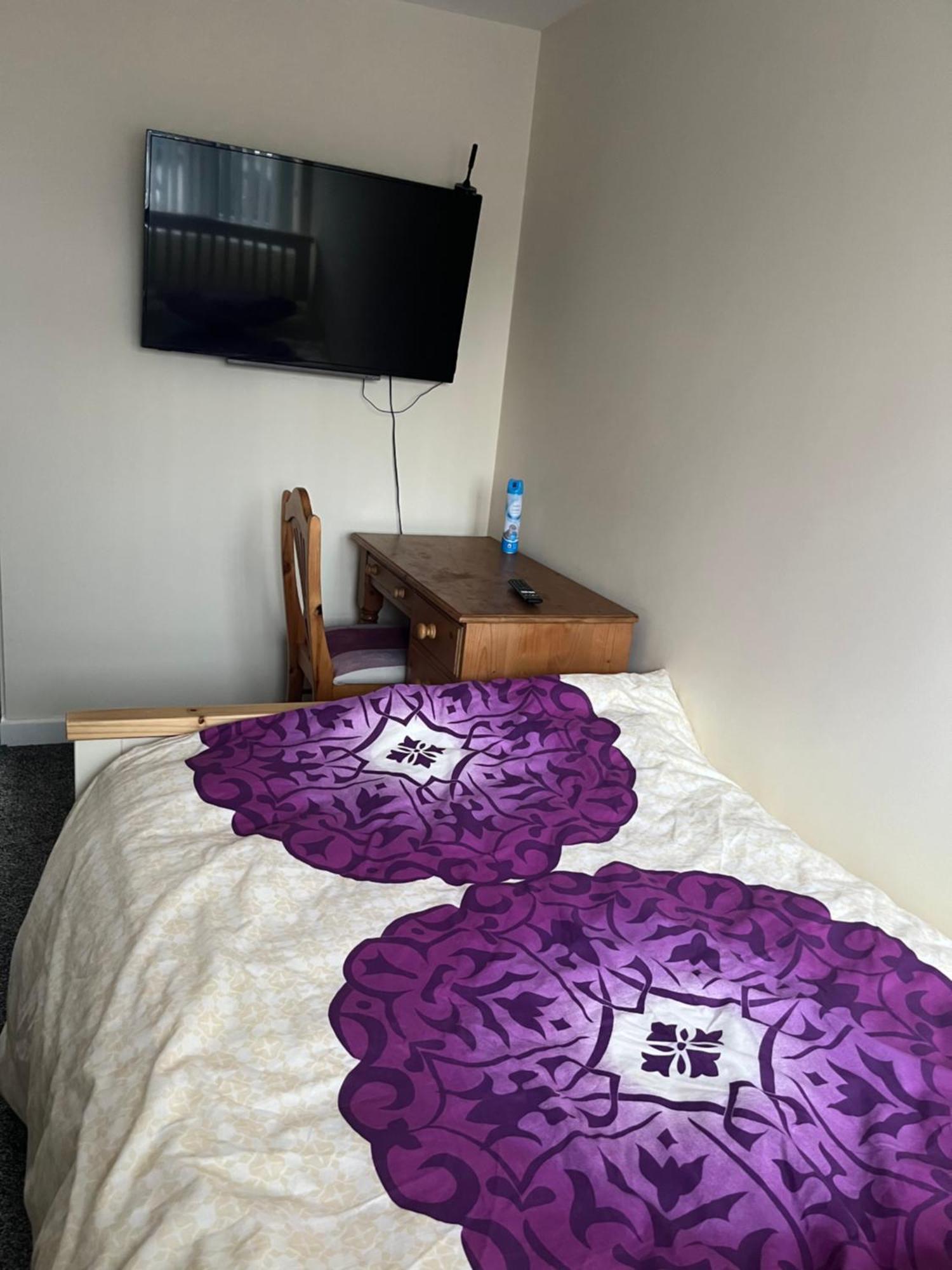 Self Contained Room, En-Suite With Separate Lockable Front Door, Located In An Exclusive Area Wednesbury Ngoại thất bức ảnh